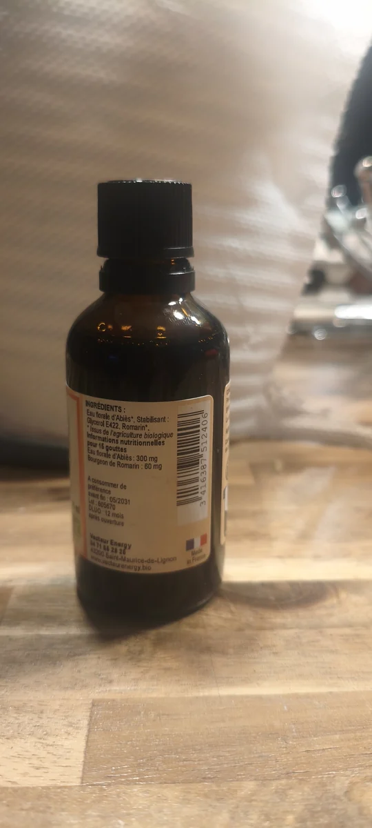 Étiquette d'un flacon avec eau florale d'Abiès et bourgeon de Romarin